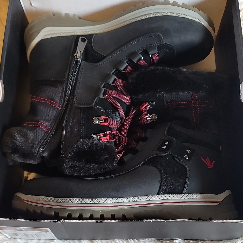 Santana Canada,Womens, Black and Red Winter Boots